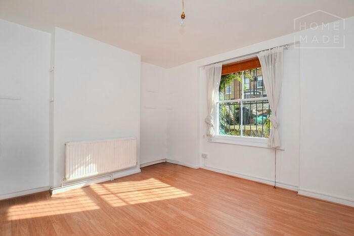 3 Bedroom Flat To Rent In Sandringham Road, Dalston, E8
