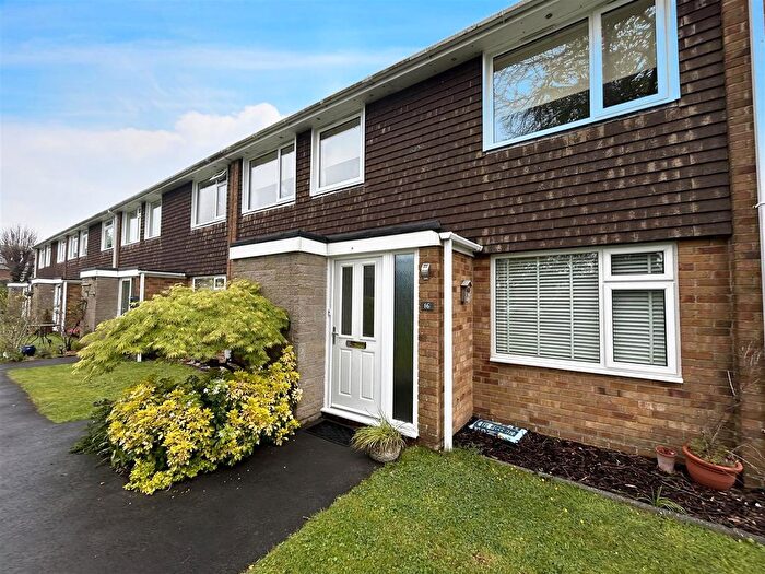 2 Bedroom Flat To Rent In Avon Court, Netley Abbey, Southampton, SO31