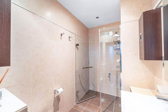 3 Bedroom Flat To Rent In Priory Road, West Hampstead, London, NW6