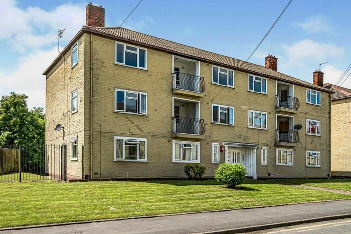 3 Bedroom Flat To Rent In Churchfield Avenue, Tipton, DY4