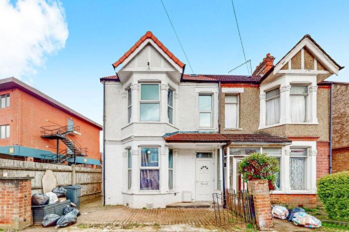 Studio To Rent In St. Stephens Road, Yiewsley, West Drayton, UB7