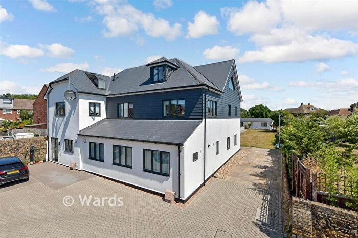 2 Bedroom Flat For Sale In Brockenhurst Road, Ramsgate, Kent, CT11