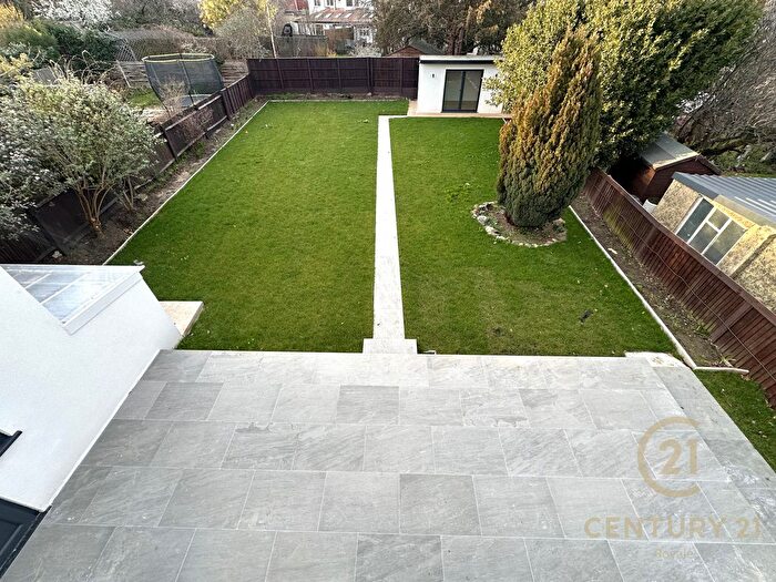 4 Bedroom Detached House For Sale In Elgar Avenue, Berrylands, Surbiton, KT5