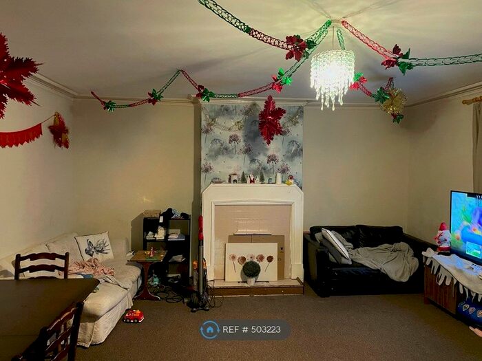 3 Bedroom Flat To Rent In Victoria Square, Worksop S80