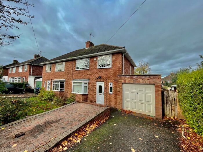 3 Bedroom Semi-Detached House To Rent In Braemar Road, Leamington Spa, CV32