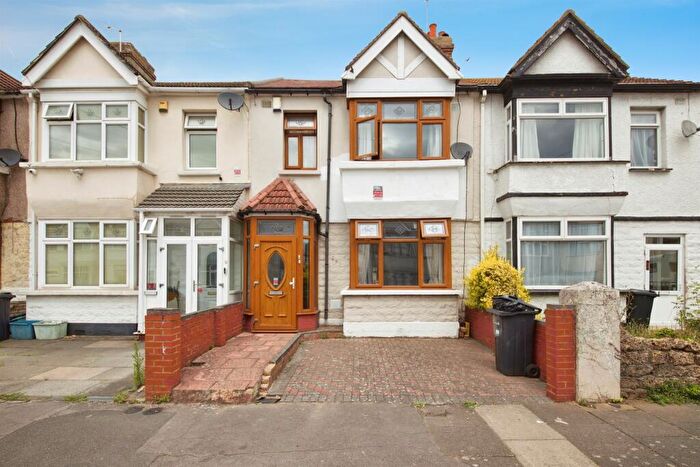 3 Bedroom Terraced House For Sale In Kingston Road, Ilford, IG1