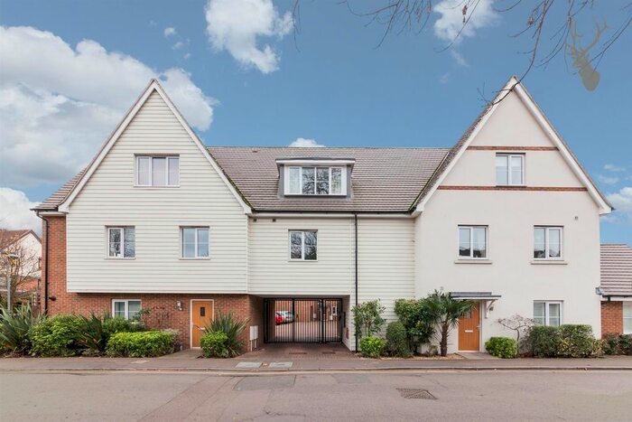 2 Bedroom Flat To Rent In Station Approach, Theydon Bois, Epping, Essex CM16