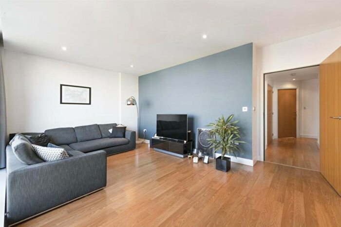 2 Bedroom Apartment To Rent In Ebb Court, Gallions Reach, E16