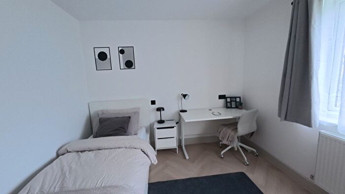 2 Bedroom Flat To Rent In Plough Lane, Wallington, SM6