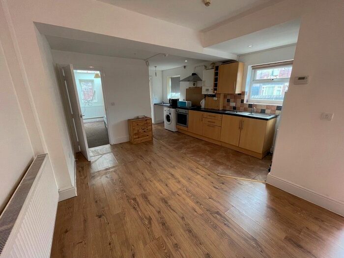 2 Bedroom Flat To Rent In Page Hall Road, Sheffield, S4