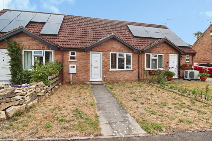 2 Bedroom Terraced Bungalow For Sale In Holmes Field, Bassingham, LN5