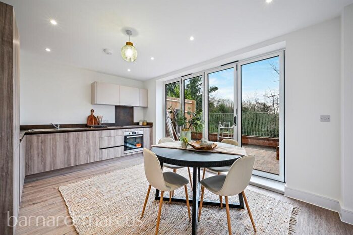 3 Bedroom End Of Terrace House For Sale In Bradmore Way, Coulsdon, CR5