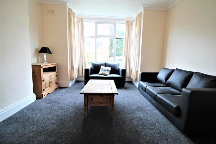 3 Bedroom Terraced House To Rent In Headingley Avenue, Headingley, Leeds, LS6