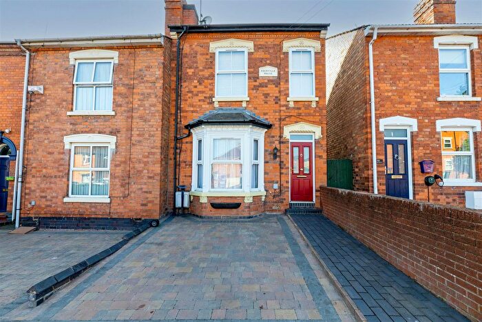 4 Bedroom End Of Terrace House For Sale In Astwood Road, Worcester, WR3