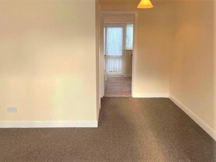 1 Bedroom Flat To Rent In Mascotte Gardens, Hornsea, HU18
