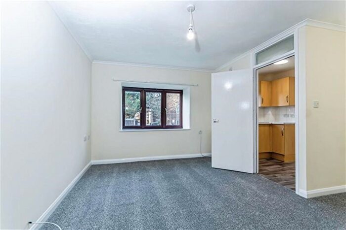 Studio To Rent In Autumn Lodge, South Croydon, CR2