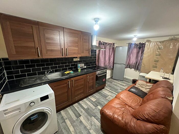 2 Bedroom Flat To Rent In Acacia Road, Walthamstow, E17
