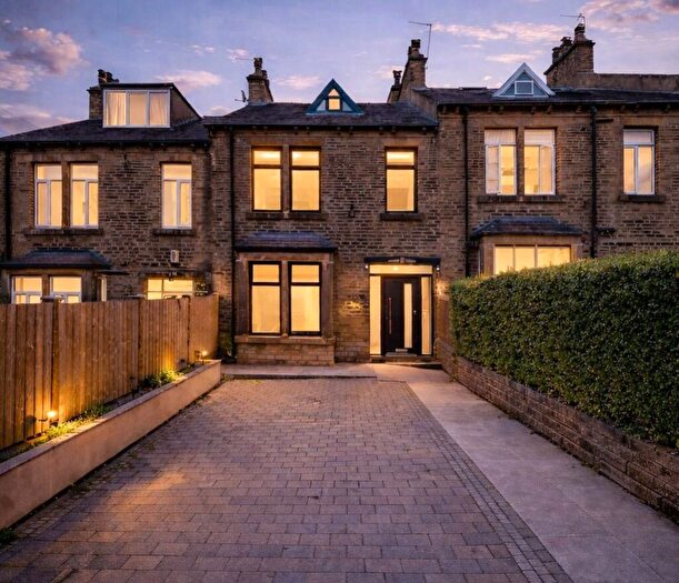 4 Bedroom Terraced House For Sale In Green Lane, Halifax, HX2