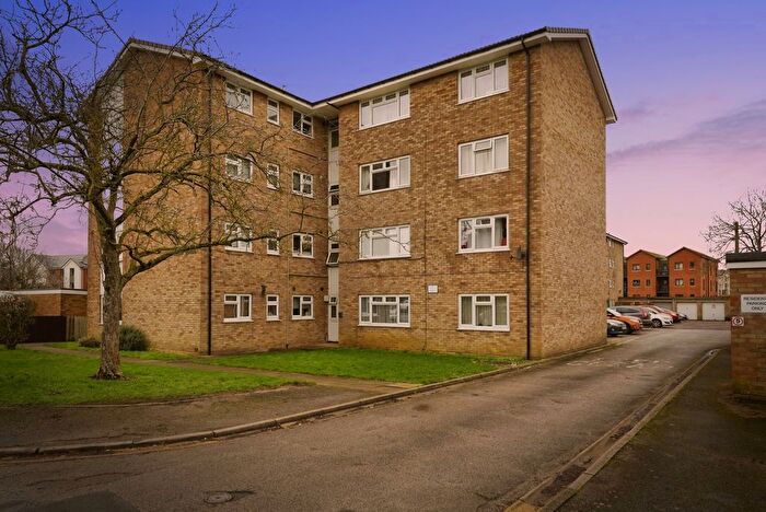 2 Bedroom Flat For Sale In New Barn Avenue, Cheltenham, Gloucestershire, GL52