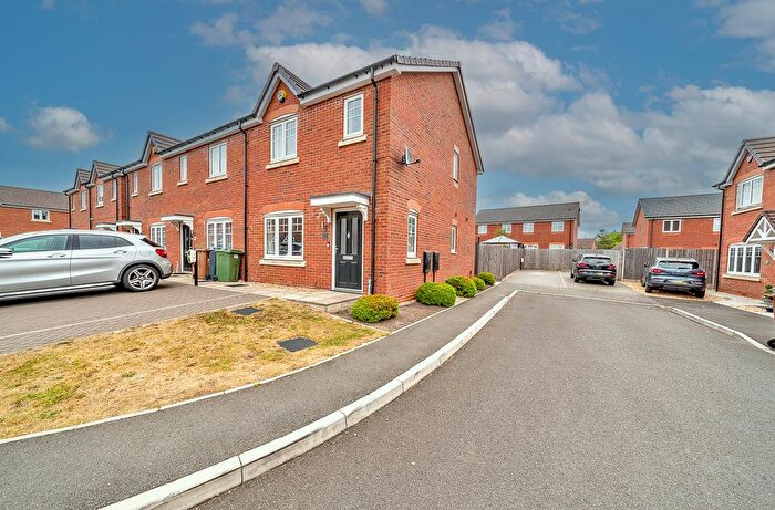 3 Bedroom End Of Terrace House For Sale In Leasowe Road, Walsall, WS9