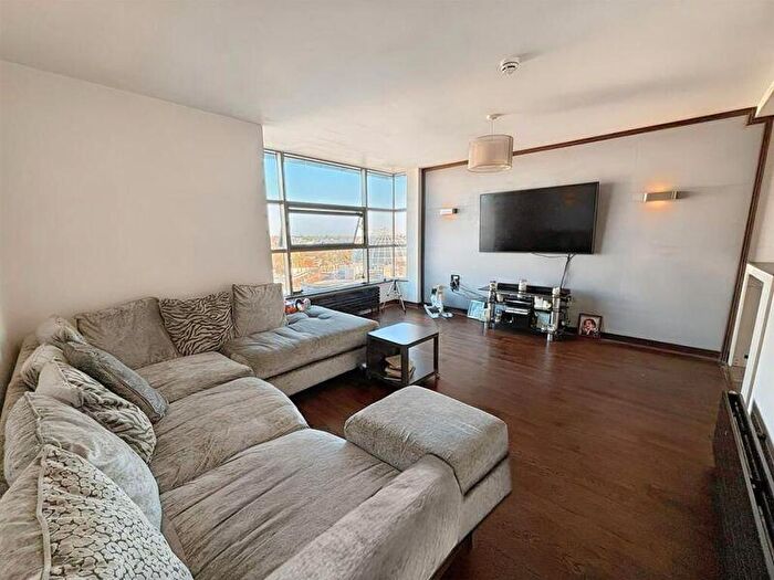 1 Bedroom Apartment For Sale In Mercury Gardens, Romford, RM1