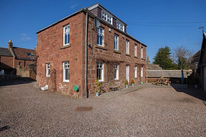 6 Bedroom Detached House For Sale In High Street, Strathmiglo, Fife, KY14