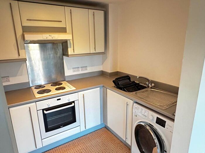1 Bedroom Flat To Rent In Alexander Square, Eastleigh, SO50