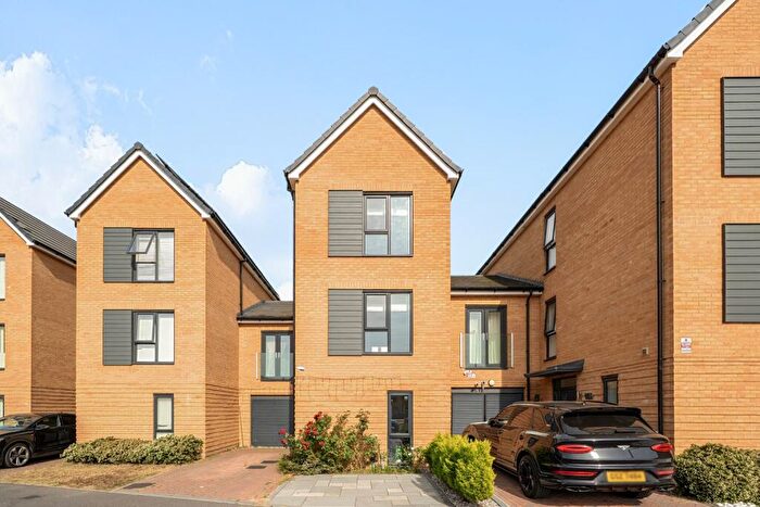 4 Bedroom Link Detached House For Sale In Windstar Drive, South Ockendon, Essex, RM15