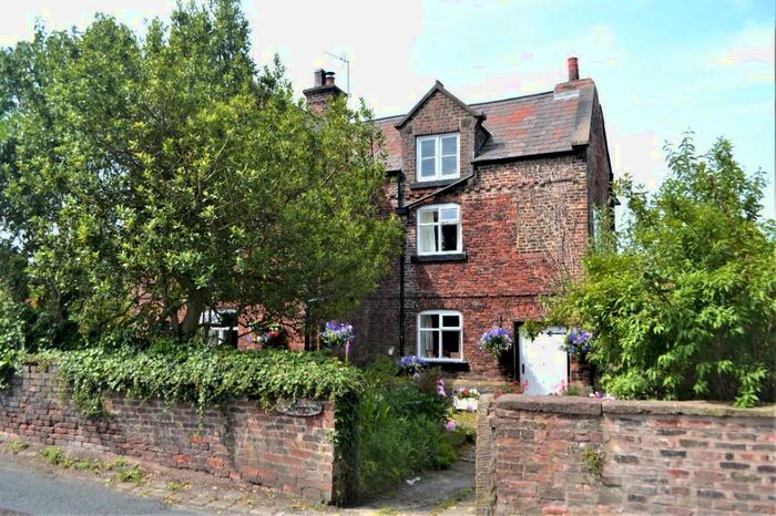 3 Bedroom Detached House For Sale In Runshaw Lane, PR7