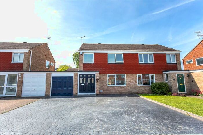 3 Bedroom Semi-Detached House To Rent In Holly Crescent, Windsor, SL4