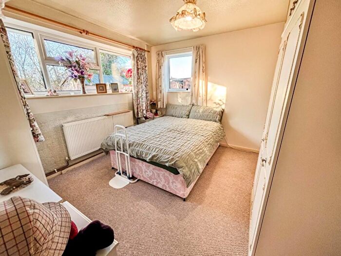 3 Bedroom Bungalow For Sale In Willow Close, Gainsborough, DN21
