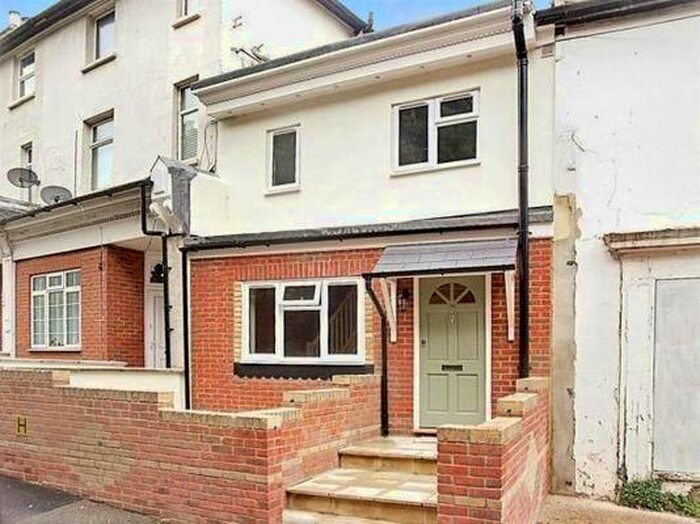 2 Bedroom Flat To Rent In Foord Road South, Folkestone, CT20