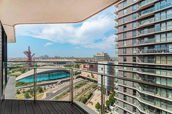 2 Bedroom Property To Rent In Glasshouse Gardens, Canary Wharf, E20