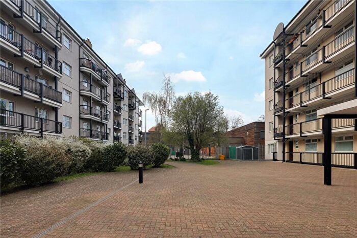 3 Bedroom Flat For Sale In Dean House, Tarling Street, Whitechapel, London, E1
