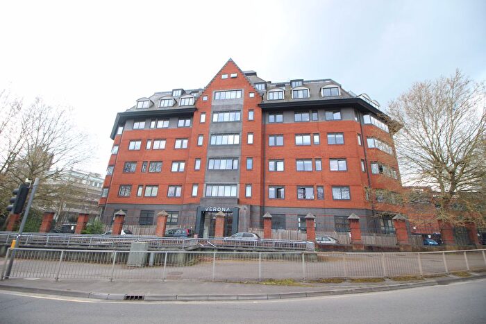 1 Bedroom Flat To Rent In Wellington Street, Slough, Berkshire, SL1