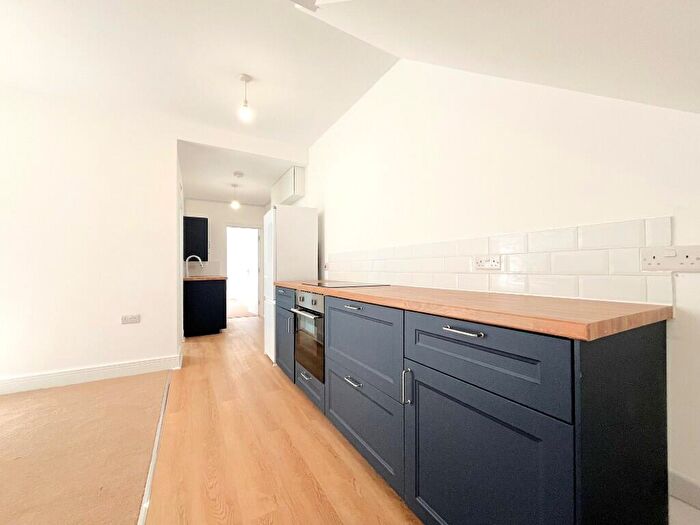 1 Bedroom Flat To Rent In London Road, Southend-On-Sea, Essex, SS1