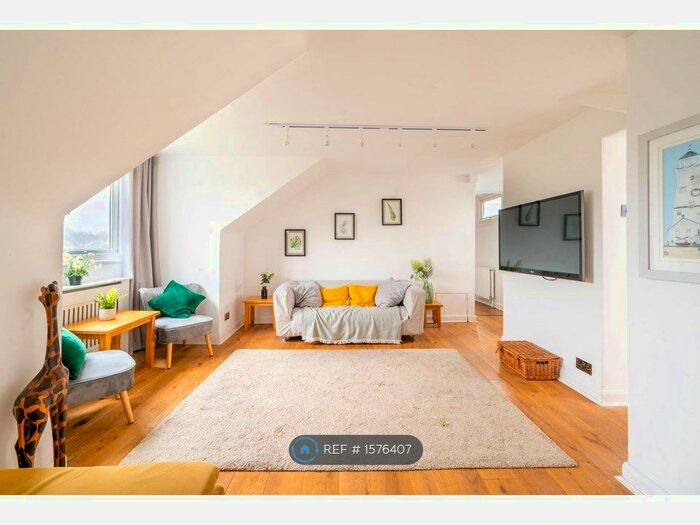 3 Bedroom Flat To Rent In Tulse Hill, London, SW2