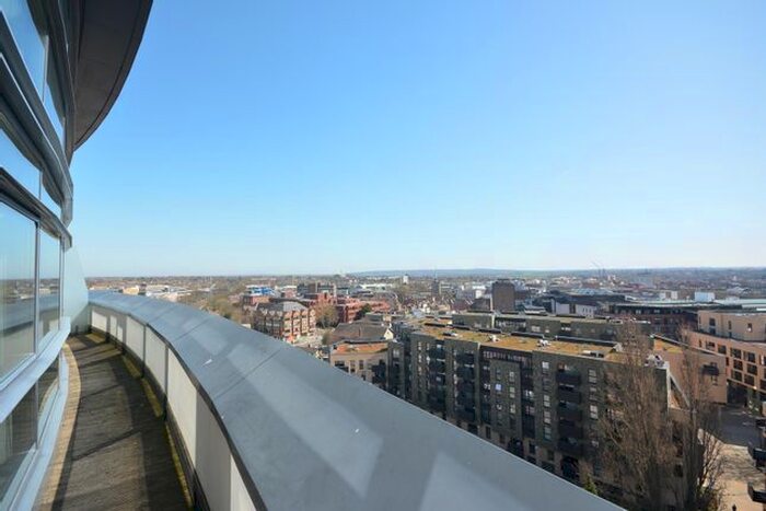 3 Bedroom Flat To Rent In Kings Tower, Marconi Plaza, CM1