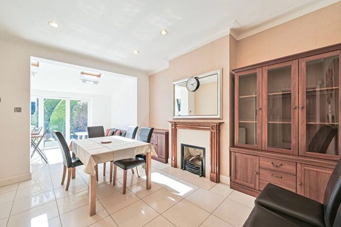 4 Bedroom Semi-Detached House To Rent In Oakfield Road, Finchley Central, London, N3