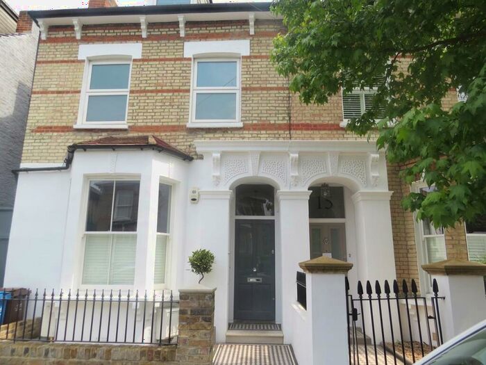 3 Bedroom Flat To Rent In Derwent Grove, East Dulwich, London, SE22