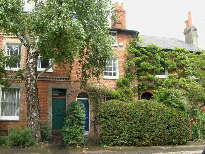 3 Bedroom Terraced House To Rent In New Road, Reading, Berkshire, RG1