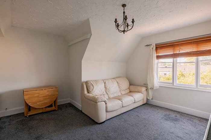 1 Bedroom Flat To Rent In Somers Road, The Gables, RH2