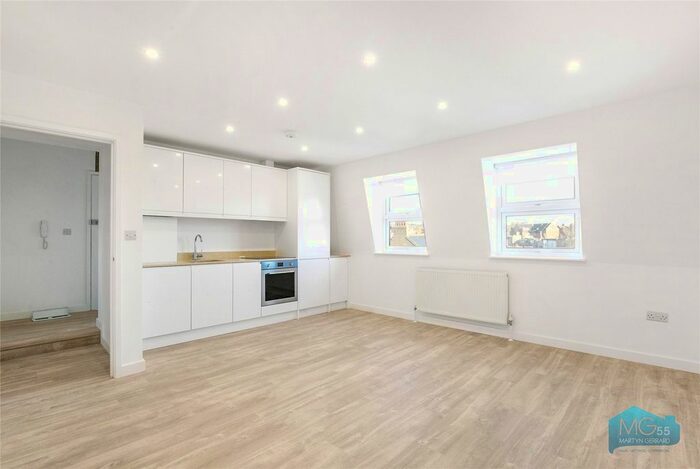 2 Bedroom Flat To Rent In Fortune Green Road, West Hampstead, London, NW6