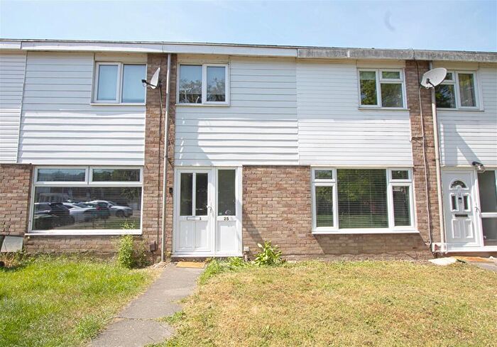 3 Bedroom Terraced House For Sale In Ravensfield, Basildon, SS14