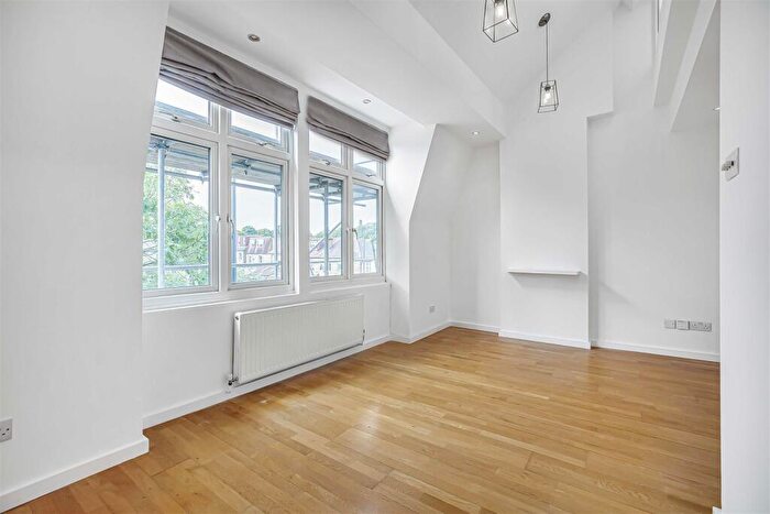 2 Bedroom Flat To Rent In Upper Richmond Road West, East Sheen, SW14
