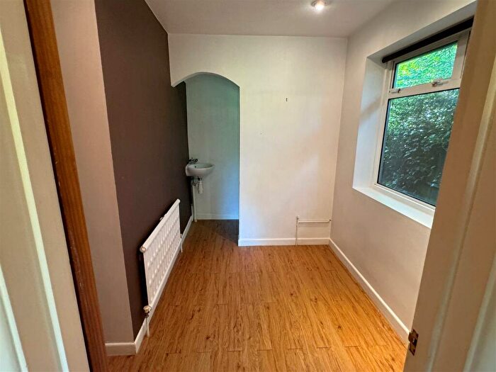 2 Bedroom Bungalow For Sale In Falkland Drive, Newbury, RG14