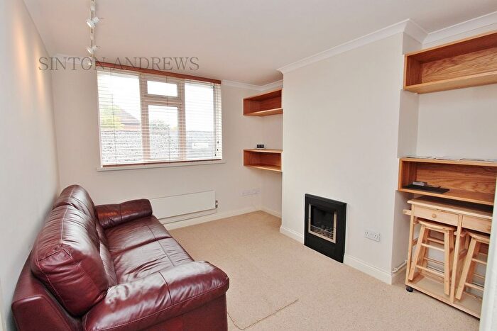 1 Bedroom Flat To Rent In Walpole Close, Ealing, W13