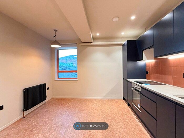 2 Bedroom Flat To Rent In Overbury Road, London, N15