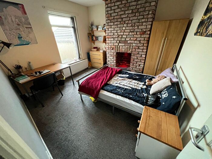 4 Bedroom Terraced House To Rent In Kemble Street, Swansea, SA2