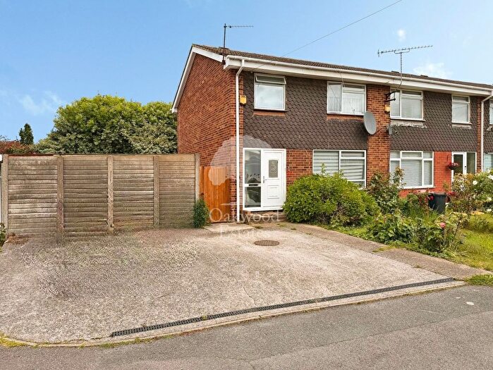 3 Bedroom Terraced House To Rent In Hadlow Court, Slough, SL1